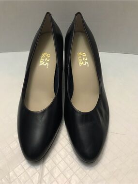 SO SOFT Classic Black Women's Leather Pumps